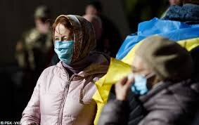 На момент публикации этой новости  в России было официально объявлено о 3548 случаях заболевания коронавирусом COVID-19 (в 76 регионах). Выздоровели уже 235 человек. Официально зарегистрировано 30 летальных исходов.

Наибольшее количество зараженных — в Москве (2475), Московской области (177) и Санкт-Петербурге (147).

За последние сутки в России был зафиксирован 771 случай заболевания коронавирусом в 29 регионах.


Что касается общемировой статистики, то, по данным Worldometers, коронавирус распространился уже на 204 страны и территории. В общей сложности было зафиксировано 1 009 568 случаев заболевания коронавирусом. Умерли 52 855 человек, выздоровели — 211 879.

Наибольшее количество случаев коронавируса было зафиксировано в США (240 511), Италии (115 242), Испании (112 065), Германии (84 788) и Китае (81 589). Наибольшее количество умерших от коронавируса — в Италии (13 915), Испании (10 348), США (5810), Франции (5387) и Китае (3318).