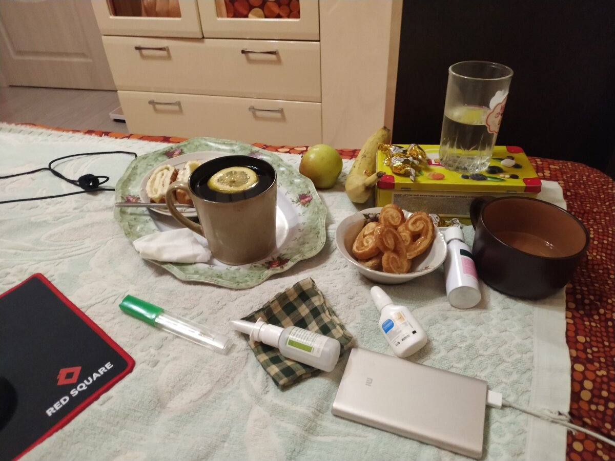 Чай, вода каждые пол часа. Кажется на год вперёд напился. 