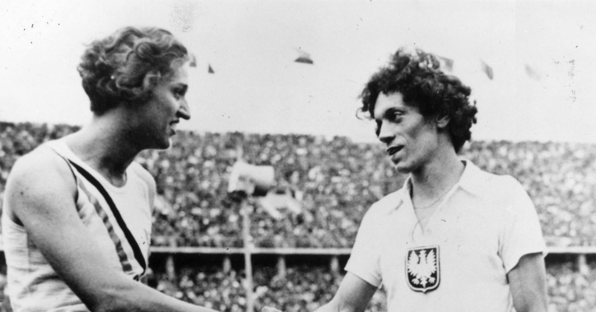 1936 год, справа - Станислава Власевич, источник - https://pikabu.ru/story/germaniya_v_1936_xi_letnie_olimpiyskie_igryi_v_berline_6961707?cid=150962928