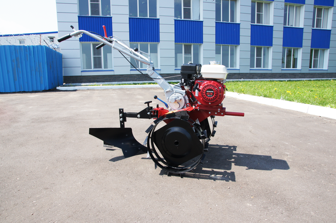 Красивые фото правильно собранного мотоблока. Осталось лишь руль повернуть влево.