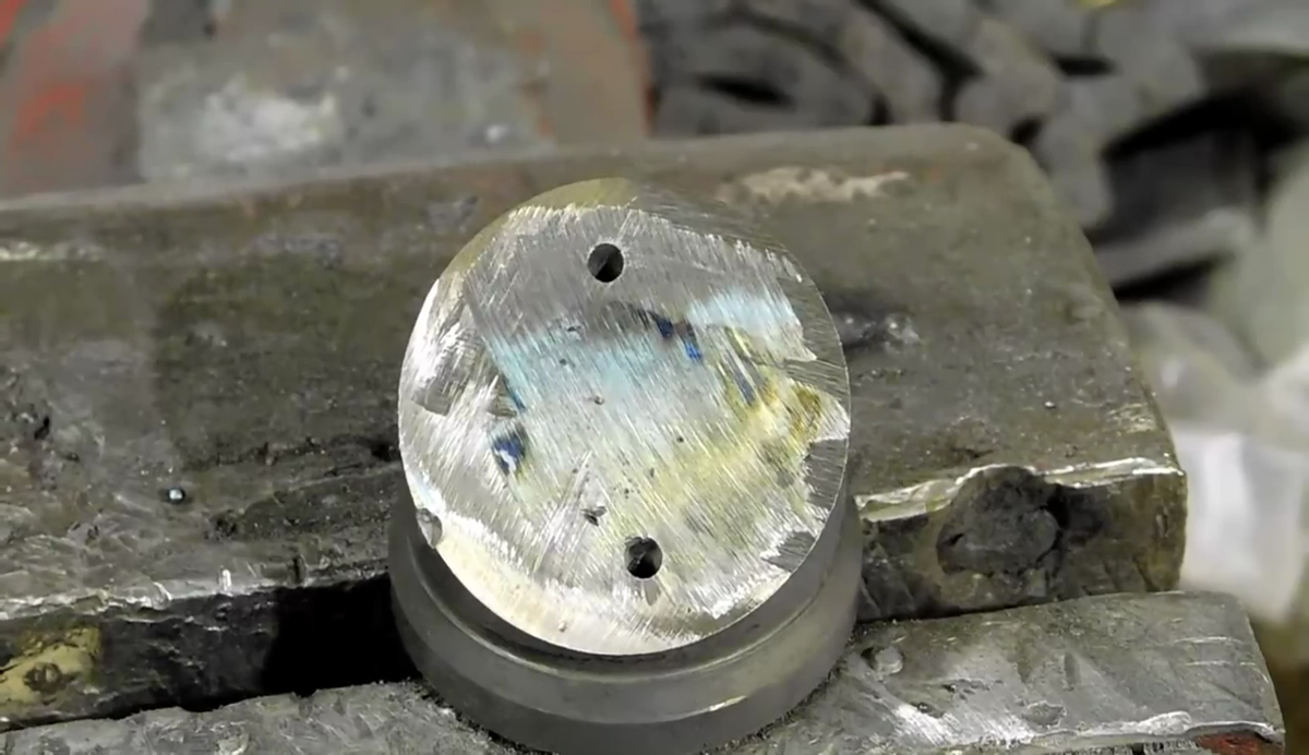 Всем привет! Сегодня я поделюсь с Вами классной идеей, как из ненужного ржавого метала сделать очень полезную самоделку. Итак начнем...