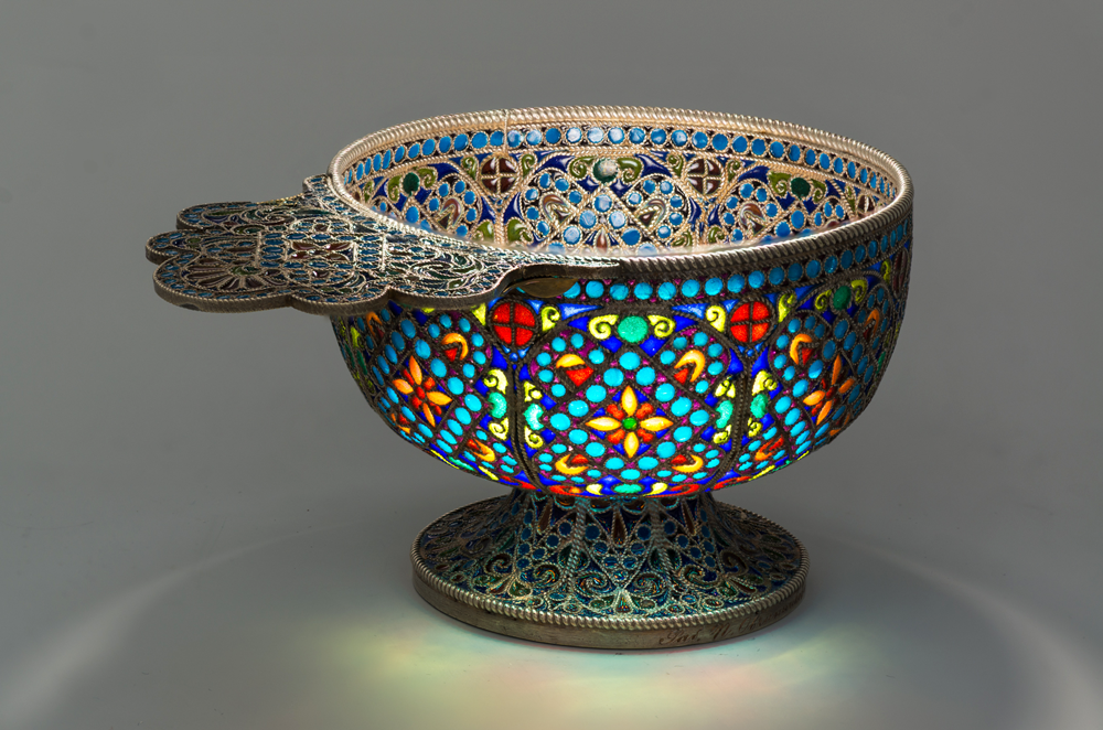 Фирма П. А. Овчинникова. Чарка. Москва. Конец XIX – начало XX в. Серебро, эмаль; литье, скань, золочение. Исторический музей,  выставка "Фаберже и придворные ювелиры" 