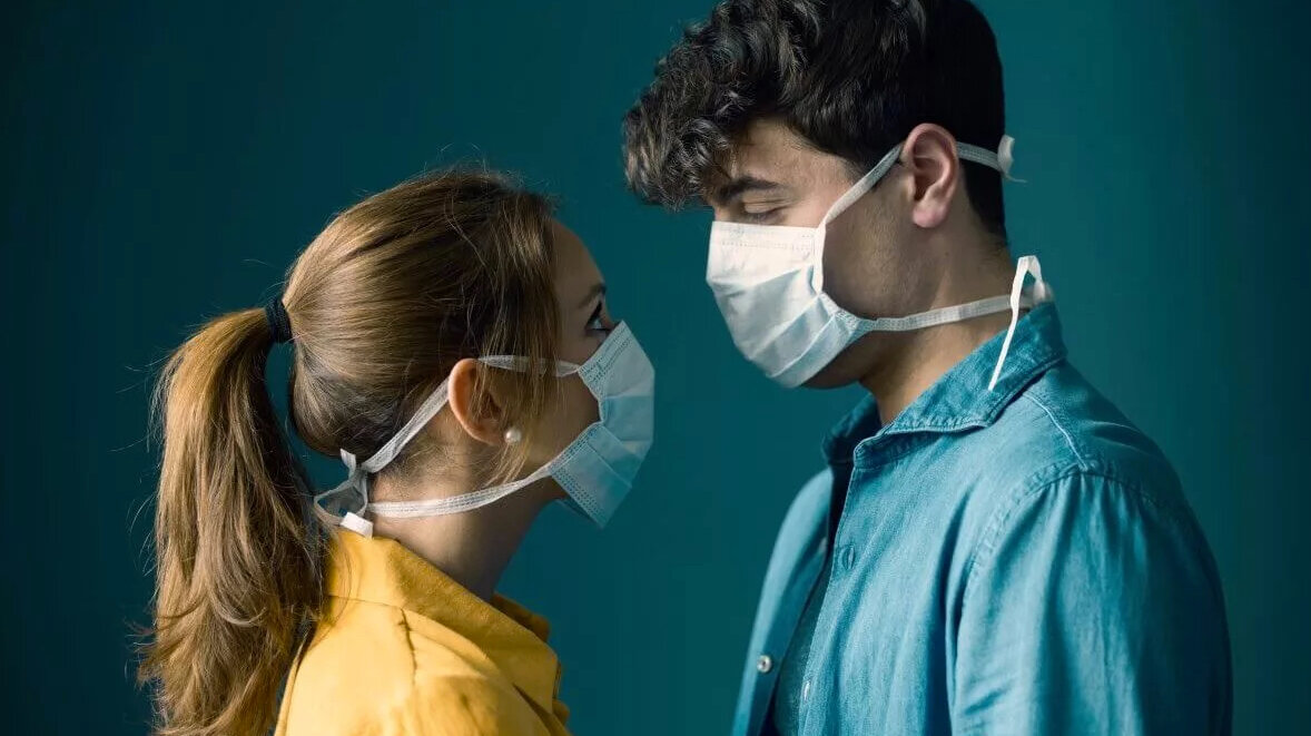 При постоянных партнерах риск заболеть коронавирусом ниже