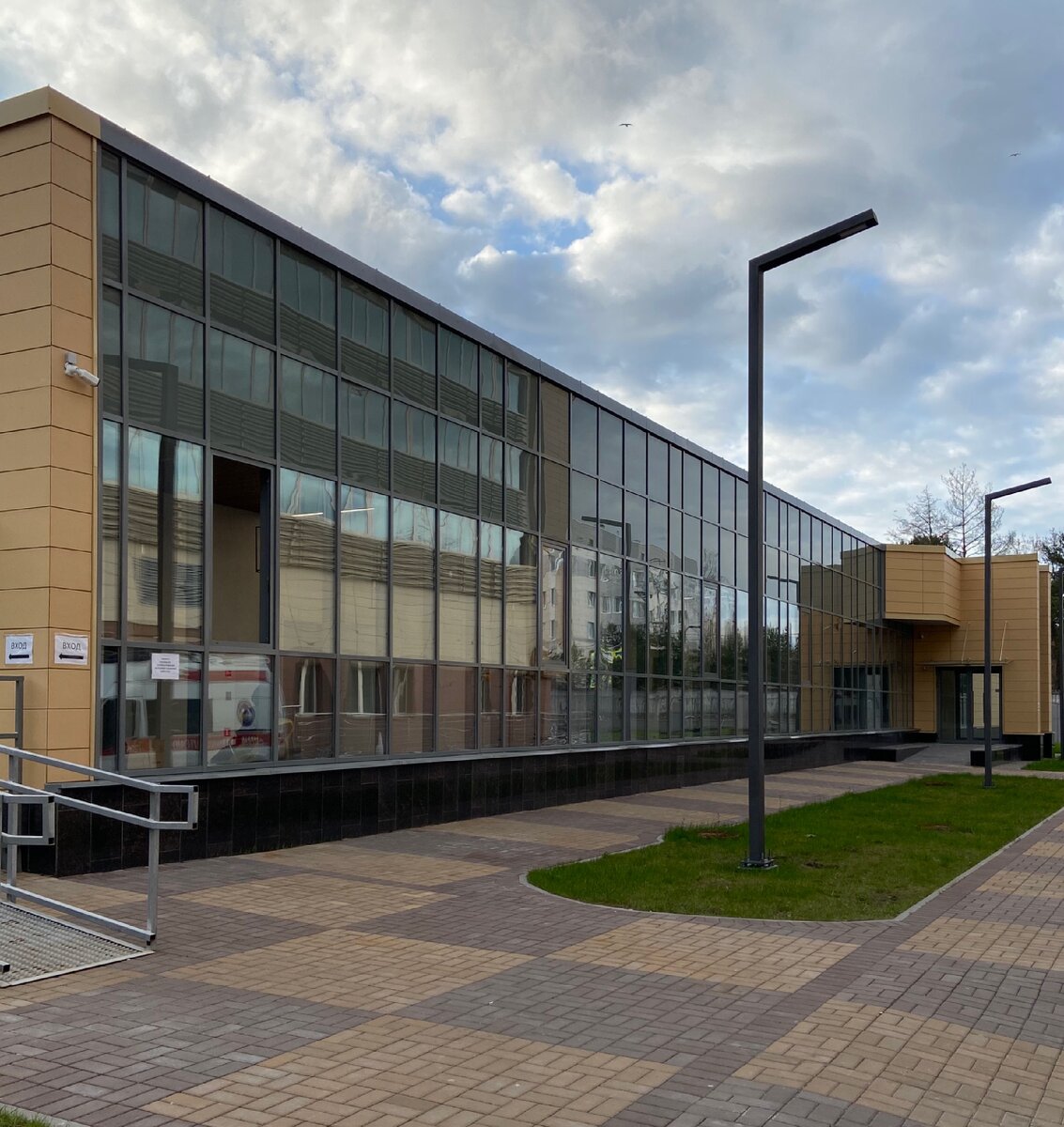 Центр точной диагностики МРТ и КТ на Пограничников 4.