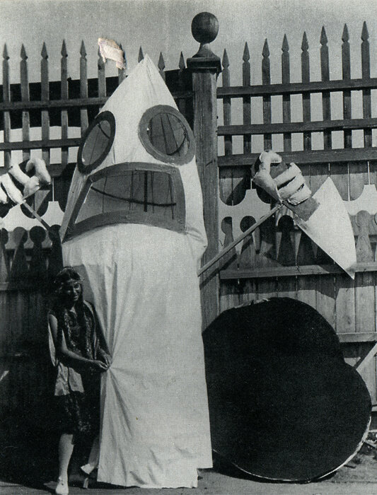 Политический карнавал в Москве в 1929 году на открытии летнего сезона ЦПКиО. Источник: http://old.togdazine.ru/article/7515