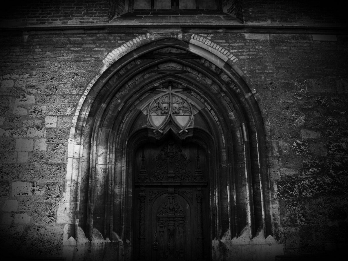 Темная арка. Мистическая дверь. Мрачная дверь. Мрачные ворота. Таинственная дверь.
