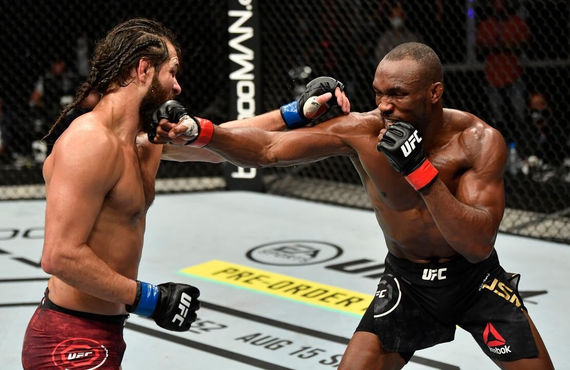  Хорхе Мосвидаль пропускает точный удар. Фото: яндекс-картинки.