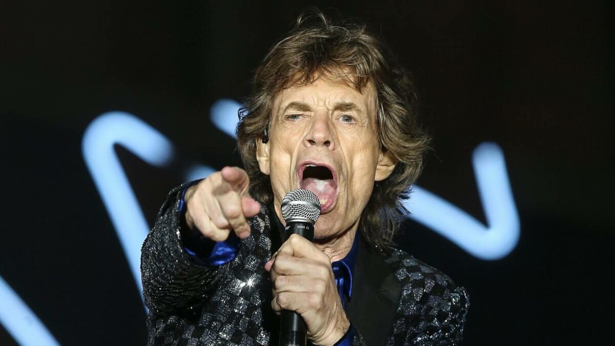 Rolling stones 100 лучших вокалистов. Мик Джаггер. Солист Роллинг стоунз. Сэр Майкл Филипп (Мик) Джа́ггер. Роллинг стоунз солист Мик Джаггер.