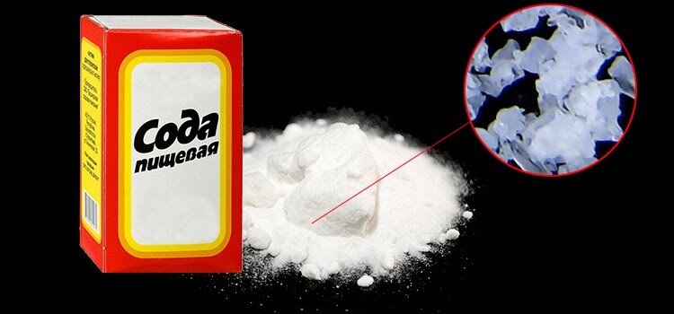 Пищевая сода состоит из мелких твердых кристаллов.