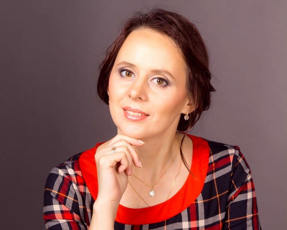 Яна Синявина, эксперт по метафорическим картам. https://vk.com/yanapsyholog