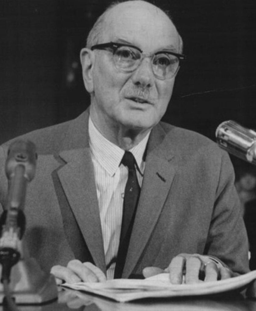 Льюис Мамфорд (1895 - 1990) Источник: ohmybrain.org