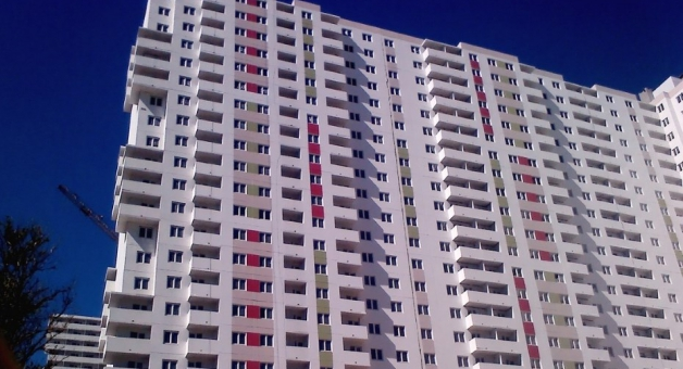 В ЖК «Четыре сезона» в Шушарах 15 молодых людей из числа детей-сирот получили ключи от квартир в доме на Вишерской ул., 24  Все квартиры — однокомнатные, с чистовой отделкой. Хлопоты, связанные с новосельем, у новых собственников жилья еще впереди. Правда, один из предметов интерьера уже есть: каждый новосел получил в подарок от СК «Дальпитерстрой» телевизор
 #журналпригород  #Шушары #Дальпитерстрой #Синочкин #новостинедвижимости #www.vprigorode.ru 