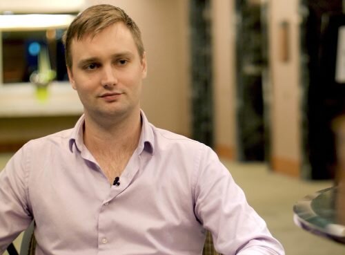 Rune Christensen (Руне Кристенсен) 29 лет - генеральный директор и соучредитель MakerDAO. MakerDAO выпускает Dai первую в мире стабильную монету на блокчейне Ethereum. Ранее он был соучредителем в Try China компании предоставляющей международный рекрутинг. Он изучал биохимию в Копенгагенском университете и изучал международный бизнес в Копенгагенской школе бизнеса.