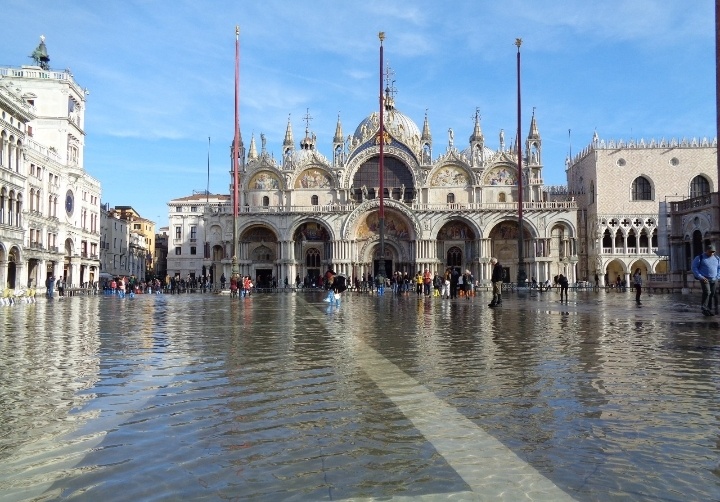 Площадь Сан-Марко, утопающая в воде