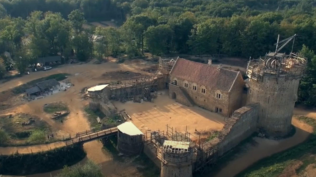 Фото с сайта https://www.guedelon.fr/