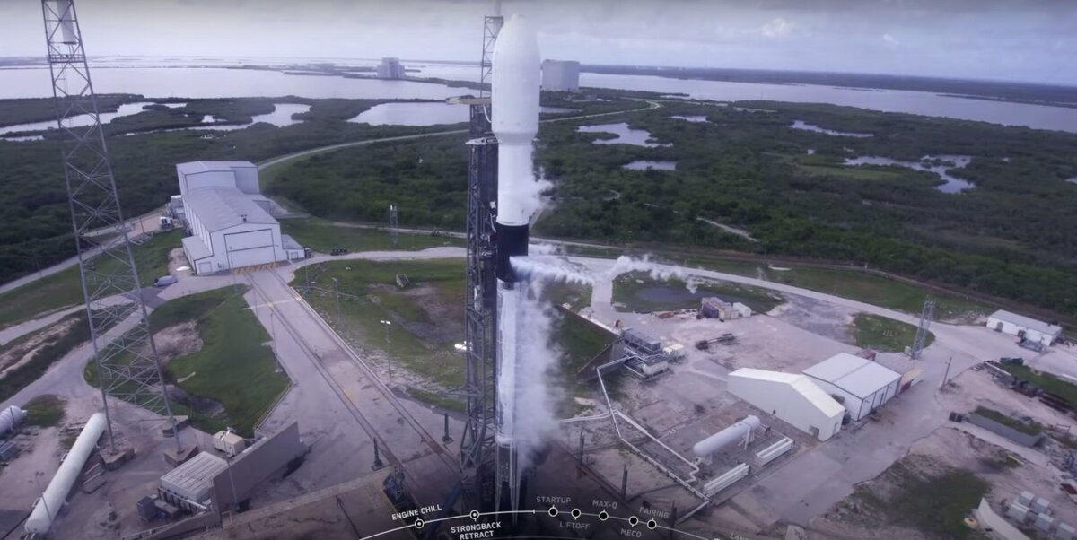 Последние секунды Falcon на Земле. Кадр из трансляции на канале SpaceX