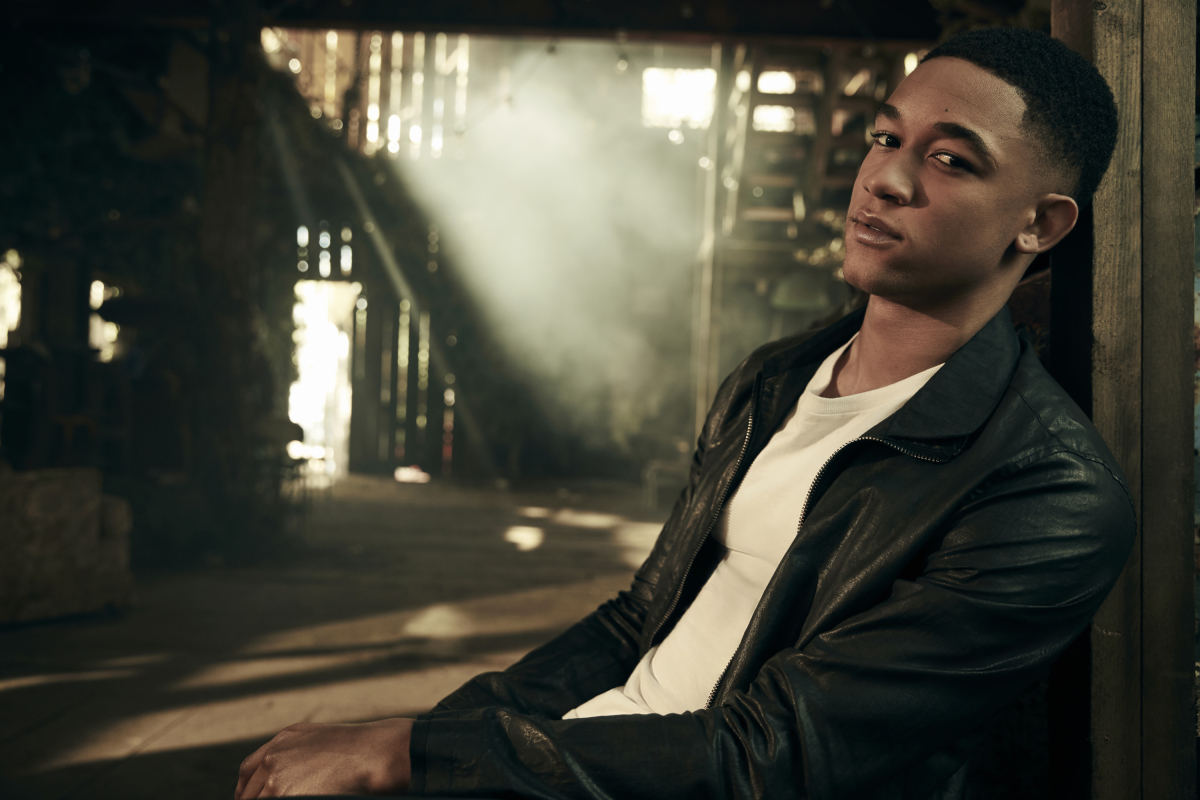 Пейтон алекс смит торс. Пейтон алекс смит с семьёй. Peyton соул певец. Пейтон алекс смит. Эм джи из наследия.