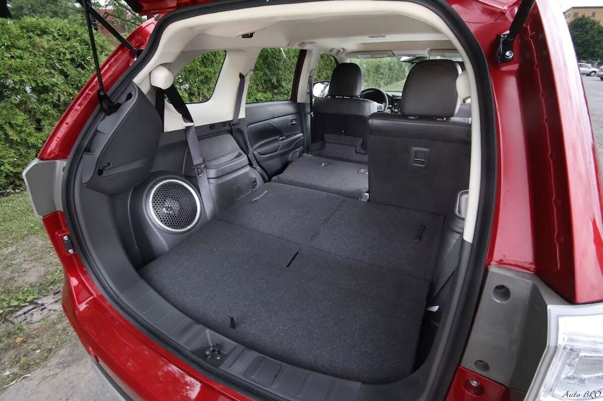 Mitsubishi Outlander открытый багажник