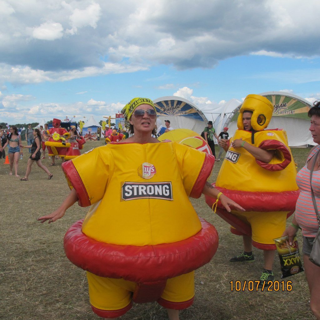 - Я толстая! (Фото с "Нашествия-2016")