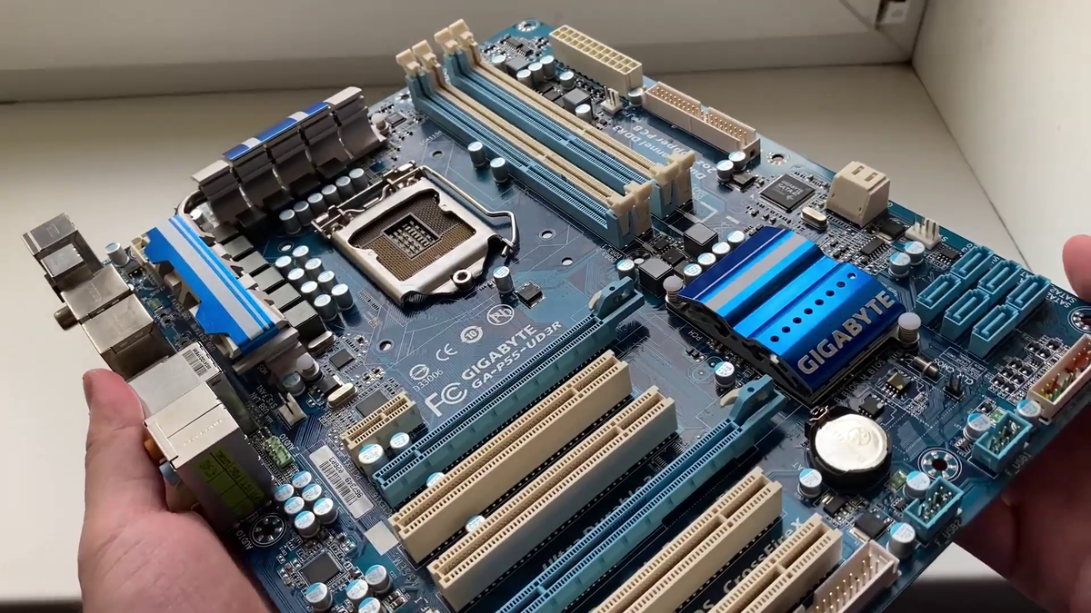 Gigabyte GA-P55-UD3R.