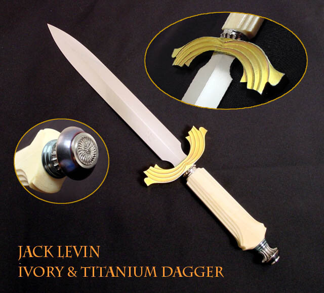 Это небольшой кинжал. Клинок – ATS-34, длинна ок. 7”. Рукоятка из слоновой кости, выполнена в римском стиле. Гарда из чистого титана. 