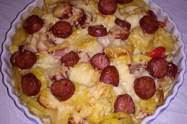 картофель под сыром с копченой колбасой