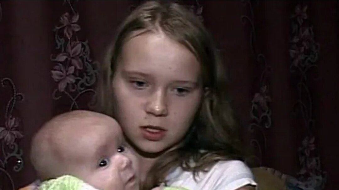Мама 13 14. Люба Бессуднова родила в 14 лет. Самые молодые мамы России. Девочка родила от учителя математики. Несовершеннолетние матери.
