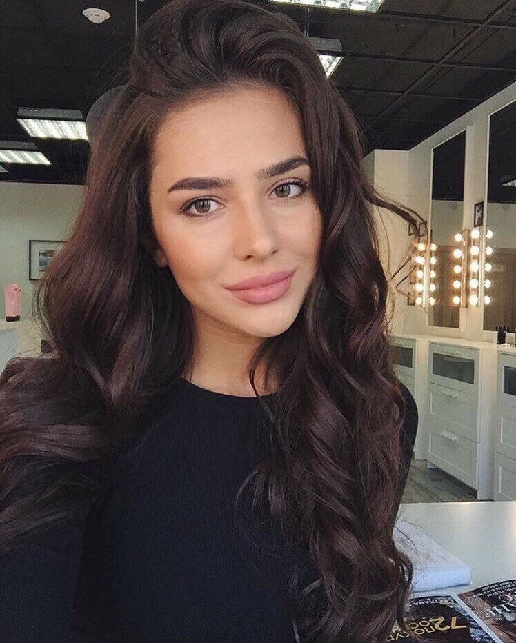 Здоровые длинные волосы - это сильная энергетика и связь с родом.