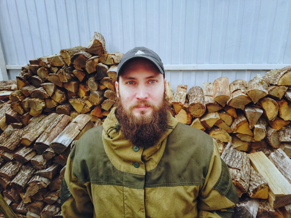 Стою и думаю: "А нужны ли мне дрова?" 