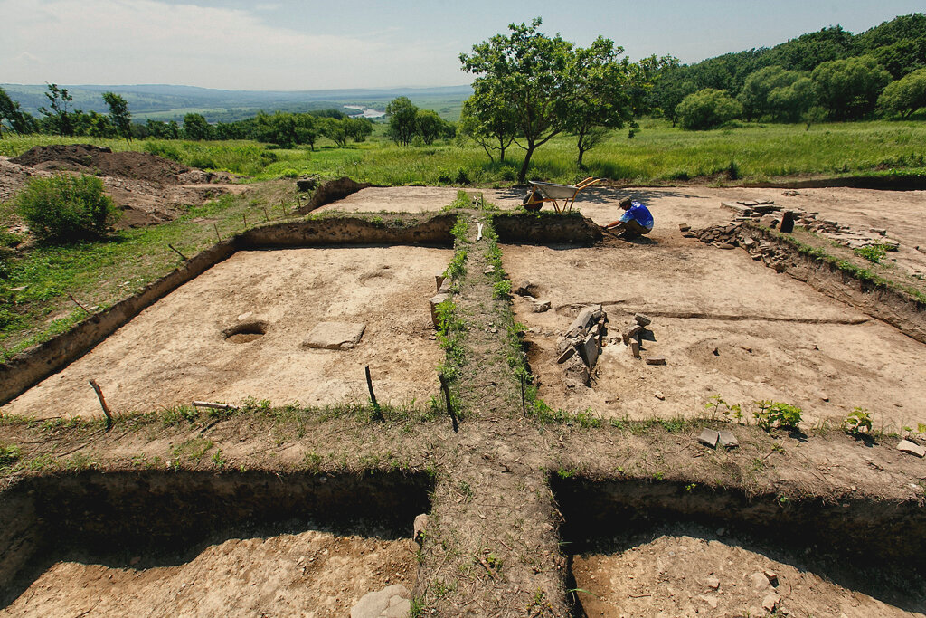 археологические раскопки. раскопки кургана погребения воинов. эйлат мазар археолог. археолог фото. курган погребальное захоронение.