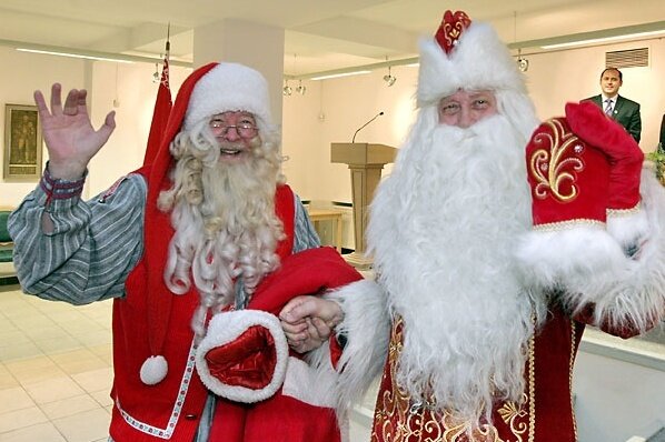  Дед Мороз и Санта Клаус — самые известные новогодние волшебники. Они такие разные, но все-таки они существуют! Вашему вниманию вся правда о новогодних «дедушках».