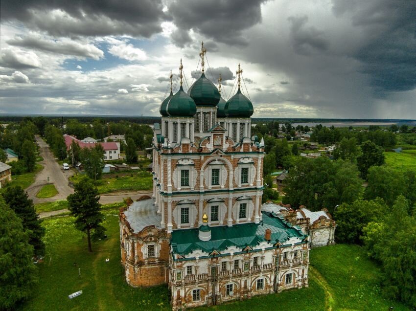 Сольвычегодск. Введенский монастырь в Сольвычегодске. Введенский собор в Сольвычегодске. Сольвычегодский Введенский монастырь в Архангельской области;. Собор Введенского монастыря в Сольвычегодске.