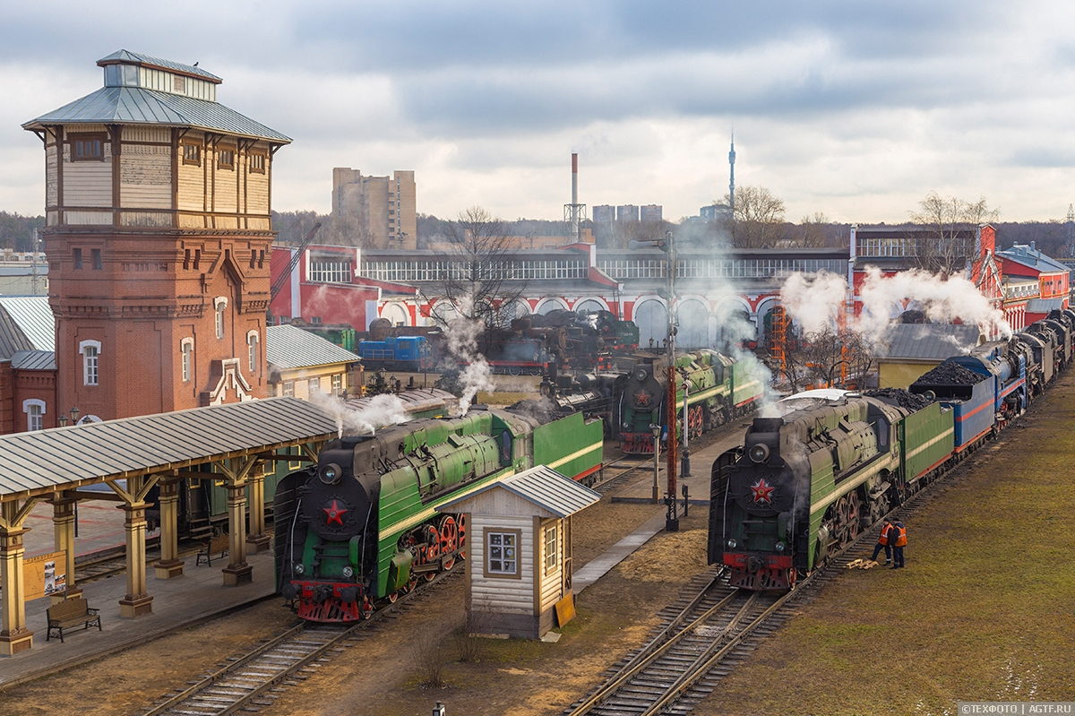 Паровозы серии П36 в депо. Источник agtf.ru