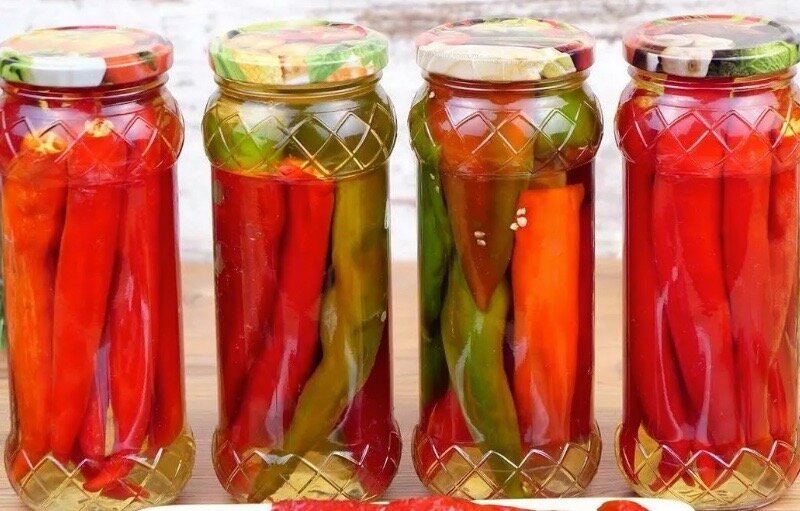 Жгучий перец в сиропе с яблочным уксусом.