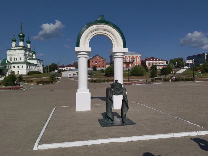 Соликамск в наши дни. Памятник солонке. Фото автора