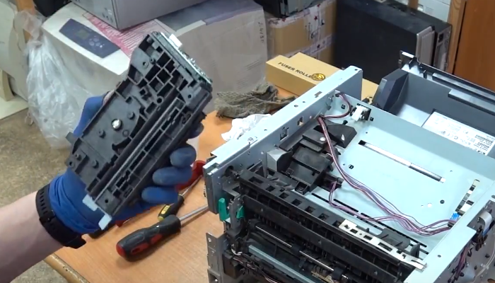 Фото 85. Снимаем указанную шестерню