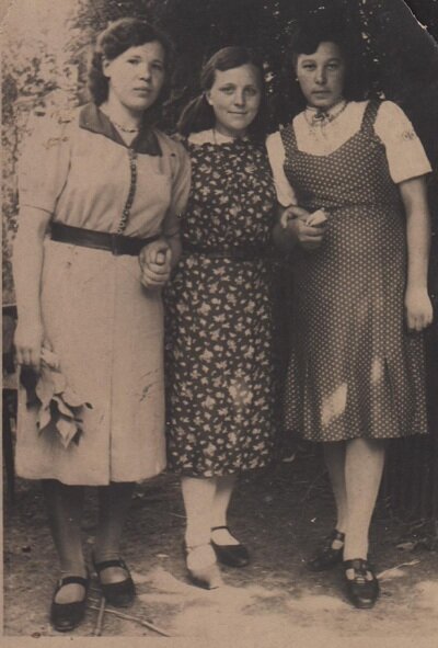 Вера Топчий, Лидия Залозна, Раиса Мажара. 6 июля 1944 г.