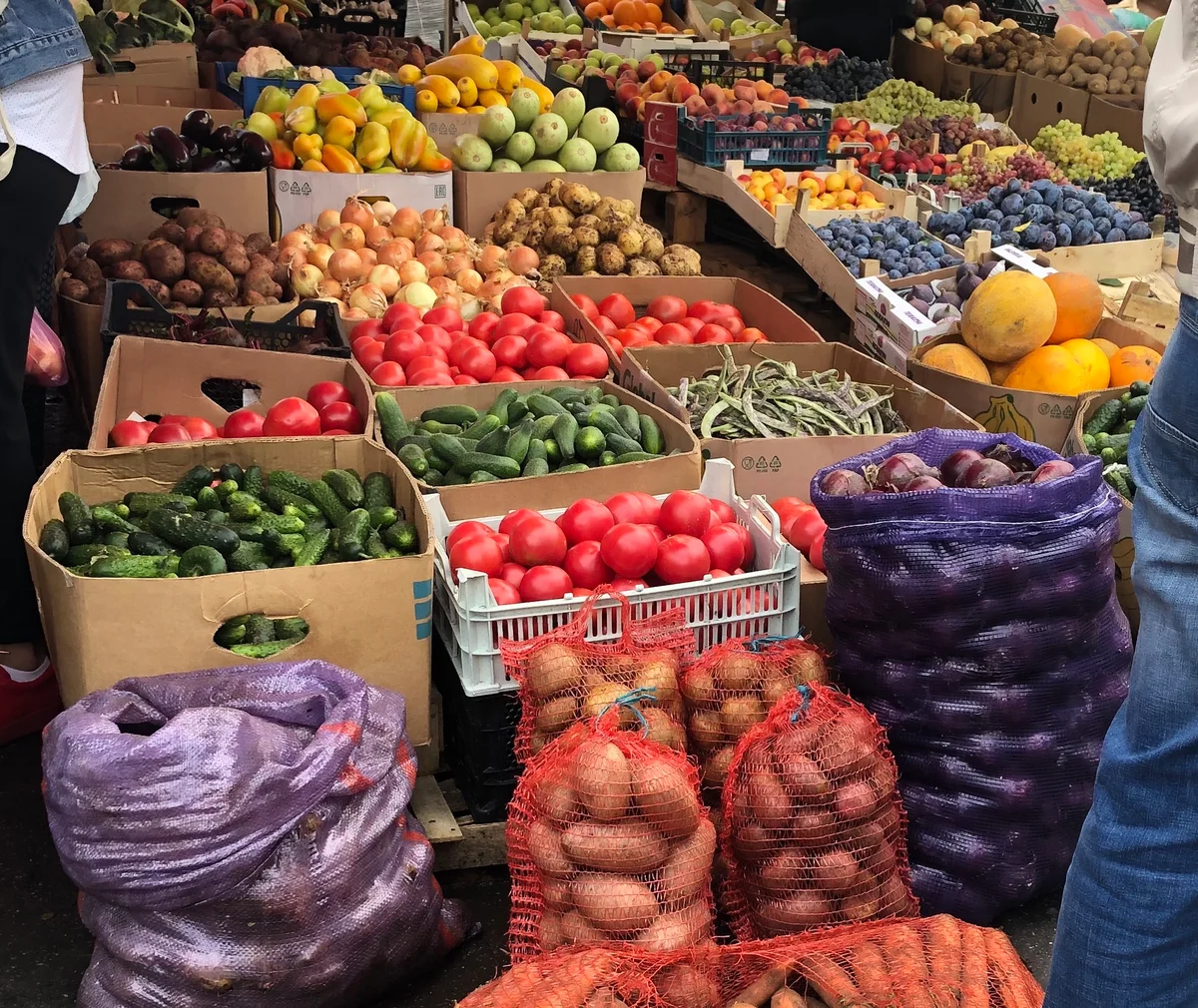 Овощебаза софийская нарт. Овощебаза софийская нарт. Спб софийская 60 оптовый рынок. Женщина на овощебазе. Софийская овощебаза.