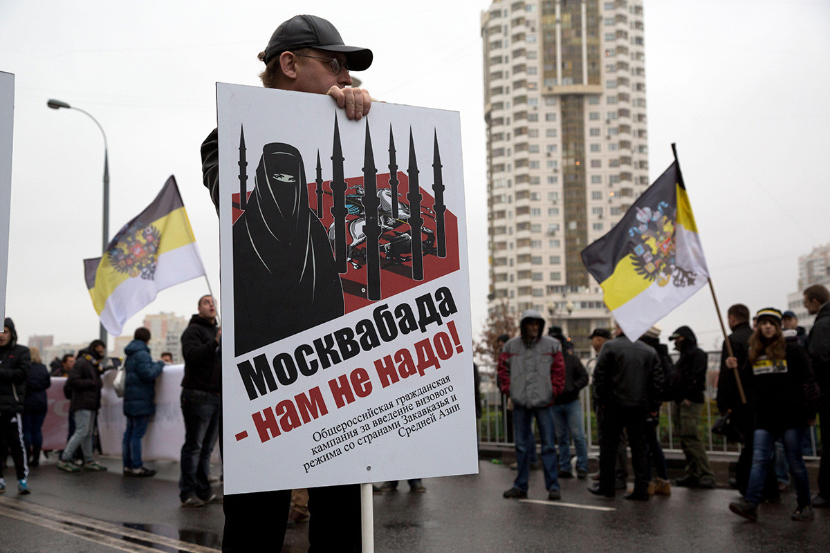 Русские против мигрантов. Плакаты против мигрантов. Москвабада нам не надо. Москвабада нам не надо плакат.