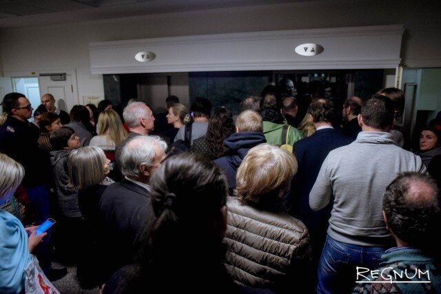    Давка на выход из зала судебных заседаний Дарья Антонова © ИА REGNUM