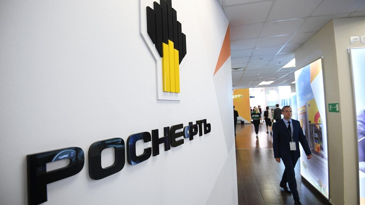    Стенд компании "Роснефть" на площадке Восточного экономического форума во Владивостоке© РИА Новости / Владимир Астапкович