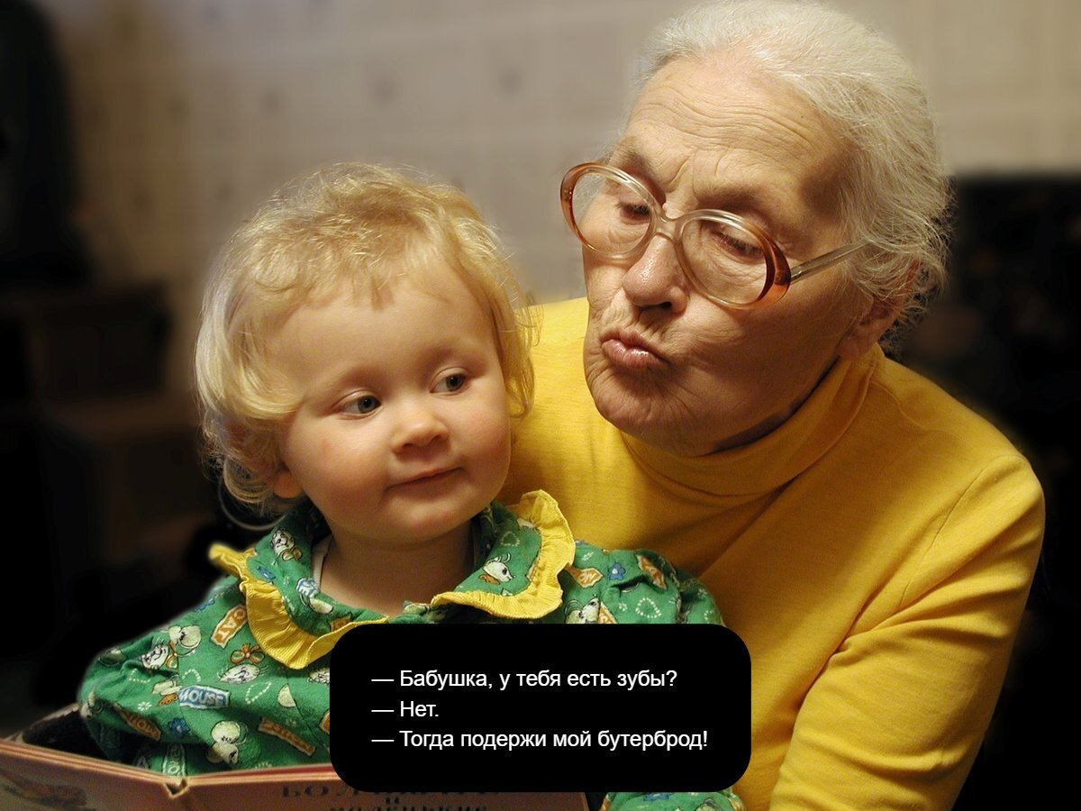 Пенсионеры знакомятся. Бабушка и внучка стрим. Бабушка учит внука. Помогать бабушке и дедушке. Девушка обнимает бабушку.