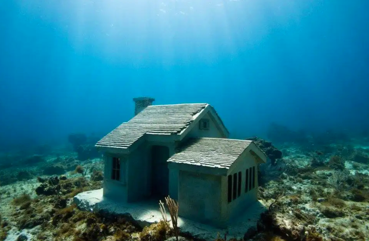 Дом на дне океана. Канкун Мексика подводный музей. Подводный дом. Подводные домики. Домик под водой.
