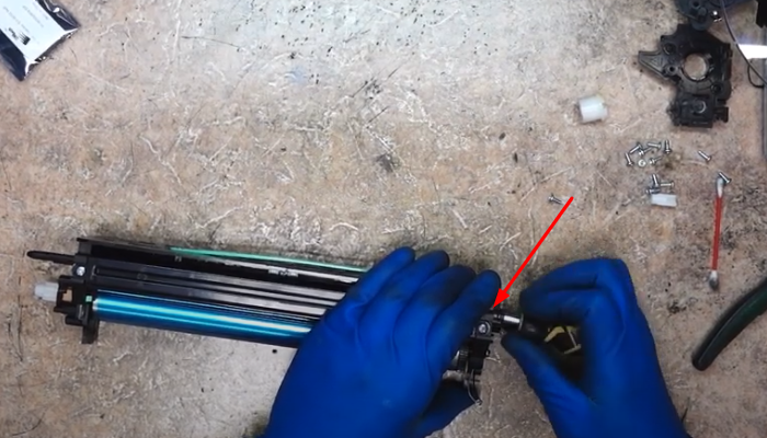 Фото 119. Устанавливаем боковую крышку