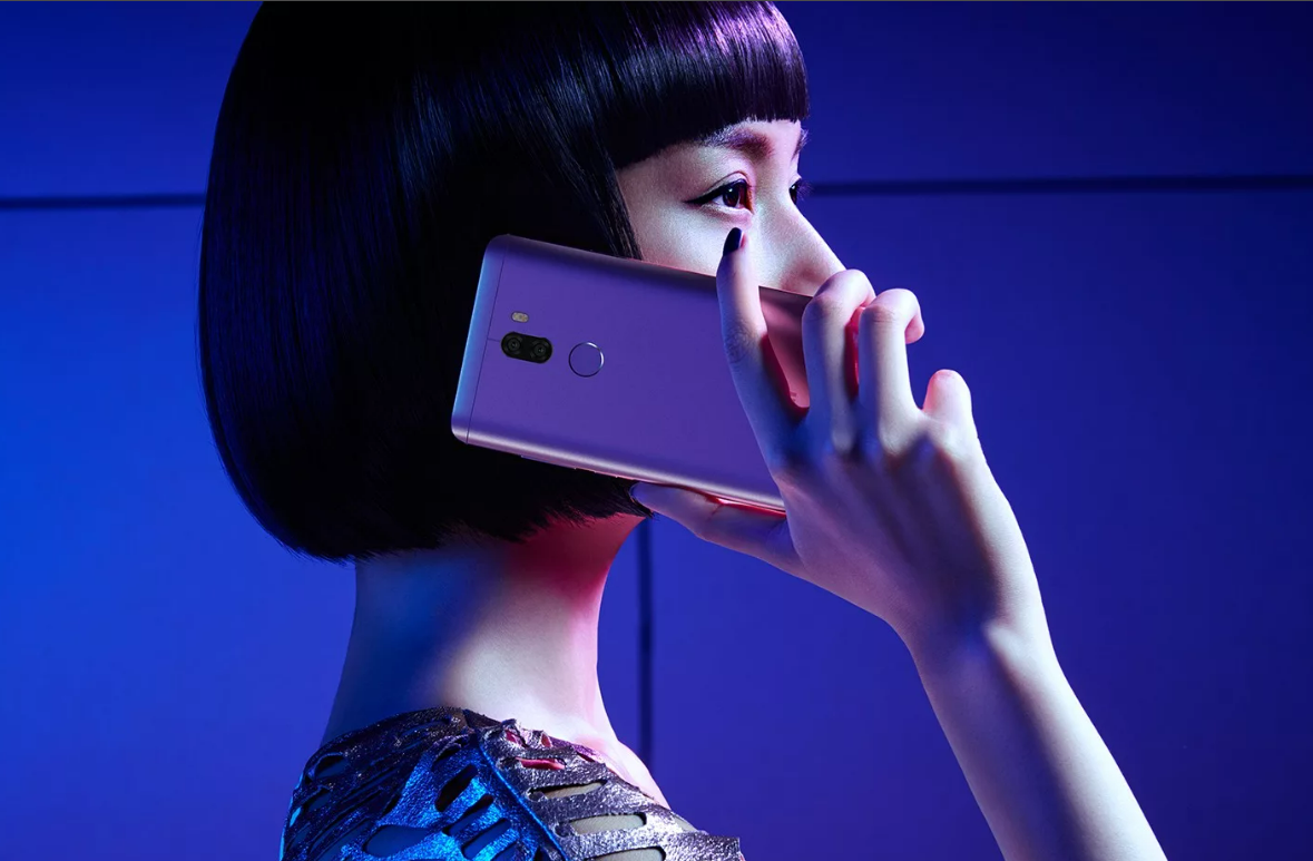 Смартфон Сяоми вы можете полностью настроить под себя. Например, выбрать нужное расположение виджетов, подобрать красивую тему, установить любимый рингтон на вызов. Фото: mojandroid.sk