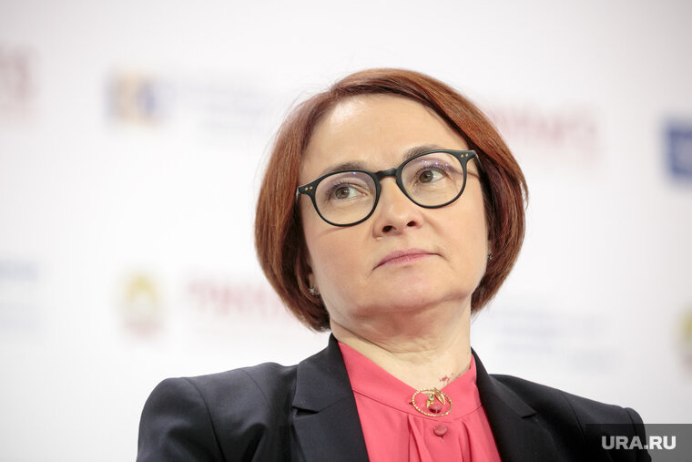    Дешевые кредиты разгоняют инфляцию, поэтому для них пока не время, считает глава ЦБ Эльвира Набиуллина