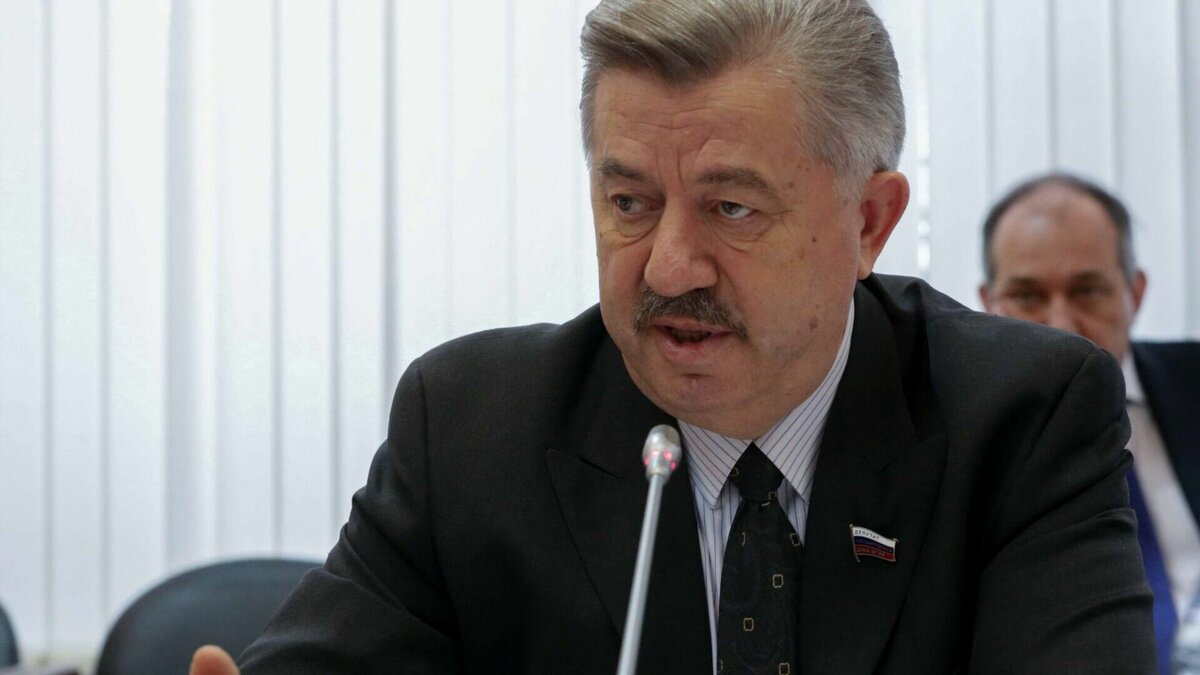     Российские военные займут оборонительные рубежи на левом берегу Днепра. Эта позиция выбрана для спасения наших солдат, сообщил RostovGazeta депутат Госдумы от Ростовской области Виктор Водолацкий.