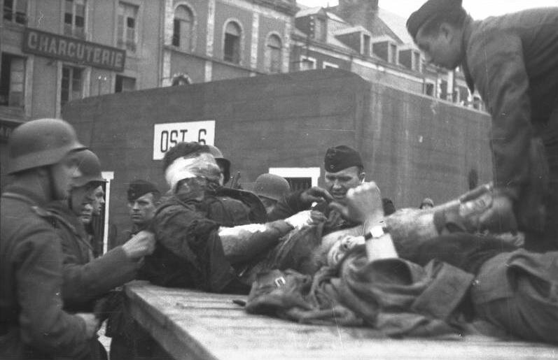 Пленные коммандос https://upload.wikimedia.org/wikipedia/commons/7/76/Bundesarchiv_Bild_101II-MW-3719-28%2C_St._Nazaire%2C_britische_Kriegsgefangene.jpg