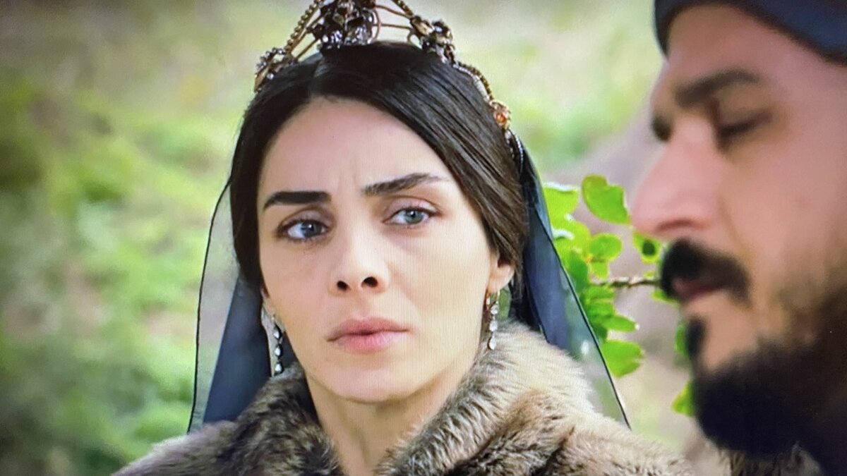 Блиин, у Хюррем куча запасных. Как же мне спасти тебя, всего одного, но самого любимого? Скриншот ВВ