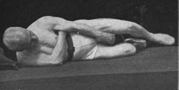 Несколько дней назад я опубликовала первую статью о Сэнфорде Беннете - человеке, который в 50 лет стал делать собственный комплекс упражнений для лица и тела в кровати, а к 72 годам по всем...-32